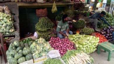 Photo of बरेली: सब्जियों के रेट में उछाल,लहसून 400 रुपये किलो…