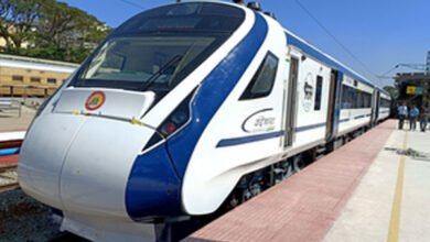 Photo of वंदे भारत ट्रेनों की गति 160 किमी प्रति घंटा तक बढ़ाने पर काम शुरू