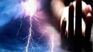 Photo of बारिश के दौरान आकाशीय बिजली गिरने से एक महिला की मौत…