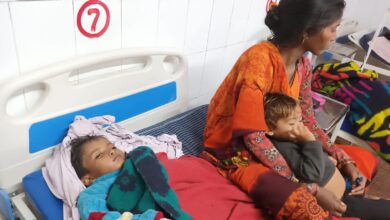 Photo of घर में बनाए गए समोसे खाने से मासूम बच्चों समेत सात लोग हुए फूड प्वाइजनिंग का शिकार, जिला अस्पताल में भर्ती