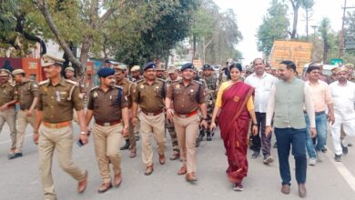 Photo of लोकसभा चुनाव एवं आगामी त्यौहारों के दृष्टिगत जिलाधिकारी व पुलिस अधीक्षक द्वारा एरिया डोमिनेशन के अन्तर्गत कस्बा गौरीगंज में किया गया फ्लैग मार्च।