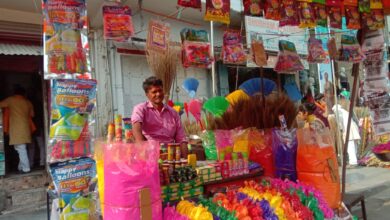 Photo of बाजारों में सजी चिप्स, पापड़ व नमकीन की दुकानें