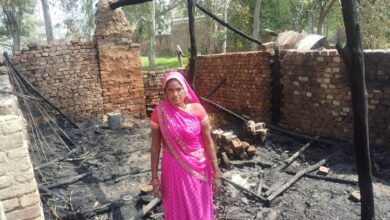 Photo of अज्ञात कारणों से दो घरों में लगी भीषण आग, गृहस्थी का सामान जलकर हुआ खाक