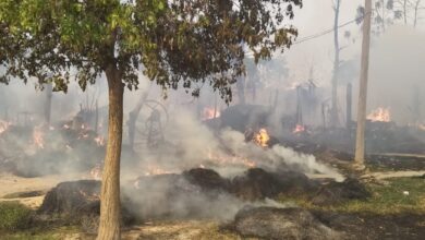 Photo of आग से एक दर्जन परिवारों का आशियाना जलकर राख