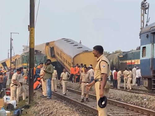 Photo of साल 2023 में हुए आंध्र प्रदेश रेल हादसे में कैसे गई थी 14 लोगों की जान?