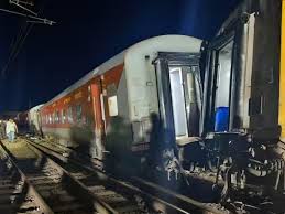 Photo of रेल हादसा: आगरा जा रही सुपरफास्ट ट्रेन हादसे का शिकार…
