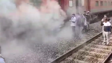 Photo of बिहार में होली स्पेशल ट्रेन में आग लगने के बाद मची अफरातफरी…