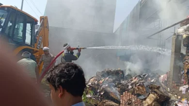 Photo of नैनी में बड़ा हादसा: कागज और दफ्ती के गोदाम में लगी भीषण आग