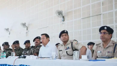 Photo of जिला निर्वाचन अधिकारी और वरिष्ठ पुलिस अधीक्षक प्रमेन्द्र सिंह डोबाल ने जवानों को किया ब्रीफ