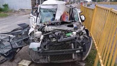 Photo of हाईवे पर ट्रक ने कार को मारी टक्कर, 10 लोग घायल- तीन घंटे जाम-प्रदर्शन