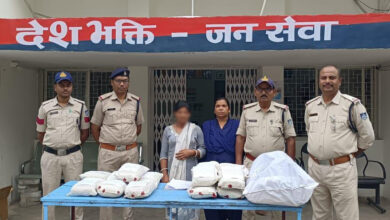 Photo of दो बैगों में भरा डेढ़ लाख का 15 किलो गांजा जप्त, महिला गिरफ्तार