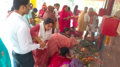 Photo of नवरात्र के पहले दिन देवी भक्तों ने की मां शैलपुत्री की पूजा अर्चना, किया भव्य श्रंगार