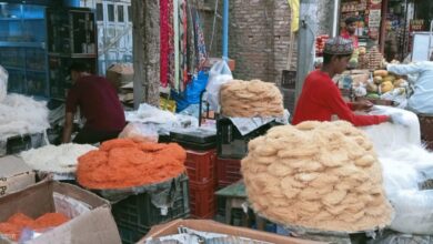 Photo of ईद की खरीदारी के लिए बाजार में उमड़ी भीड़