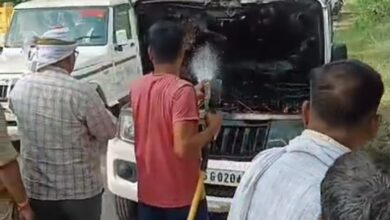 Photo of एसडीएम के सरकारी वाहन में लगी आग,बाल बाल बचे एसडीएम