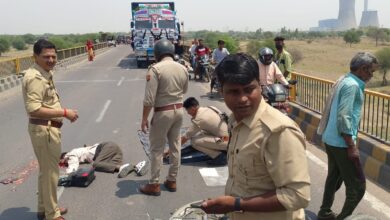 Photo of तेज रफ्तार ट्रक ने बाइक सवारों को मारी टक्कर, एक की मौत दूसरा घायल