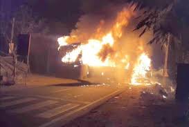 Photo of कानपुर: ट्रक में टायर फटने के बाद लगी भीषण आग…