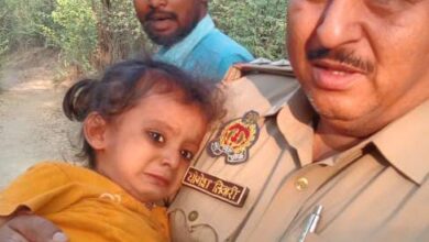 Photo of देर शाम गुम हुए बच्चे को पुलिस ने रातभर खोजबीन के बाद खोज निकाला