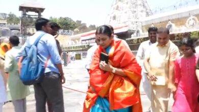 Photo of तमिलनाडु के मुख्यमंत्री की पत्नी दुर्गा स्टालिन ने तिरुमाला मंदिर में पूजा की