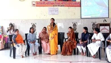 Photo of सरस्वती बालिका विद्या मन्दिर इण्टर कॉलेज में कवि सम्मेलन का किया गया आयोजन