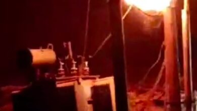 Photo of ट्रांसफार्मर में आग लगने से गुल हुई बिजली, रातभर लोग हुए परेशान