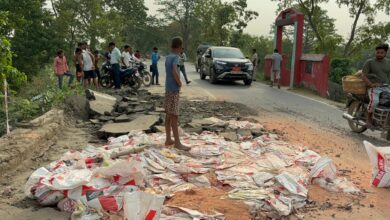 Photo of बूढी गंडक पर बने लालबेगिया पुल का एप्रोच पथ ध्वस्त होने से बढ़ी परेशानी