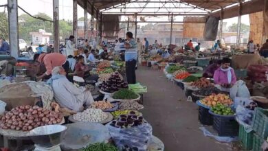 Photo of महंगाईः सब्जियां खा रहीं भाव, बिगड़ा रसोई का बजट