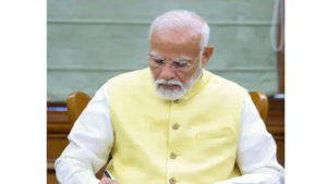 Photo of प्रधानमंत्री नरेंद्र मोदी शपथ लेने के बाद आये एक्शन में साइन की पहली फाइल