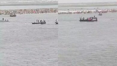 Photo of गंगा नदी में डूबी नाव, 6 लापता की तलाश, 11 लोगों ने तैर कर बचाई जान
