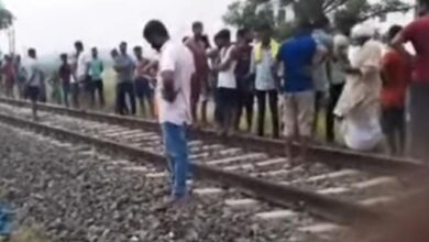 Photo of ट्रेन के आगे कूदकर शिक्षक ने दी जान,परिवार में मचा हड़कंप