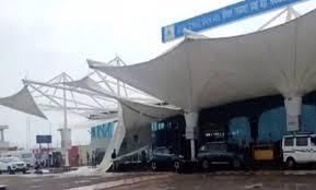 Photo of राजकोट एयरपोर्ट पर यात्री पिकअप ड्रॉप क्षेत्र में छत का हिस्सा गिरा