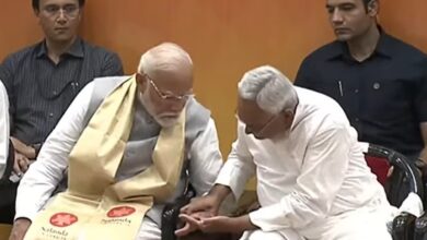 Photo of नालंदा यूनिवर्सिटी के नए कैंपस के उद्घाटन के मौके पर सीएम नीतीश कुमार प्रधानमंत्री नरेंद्र मोदी की अंगुलियों को देखते हुए आए नजर