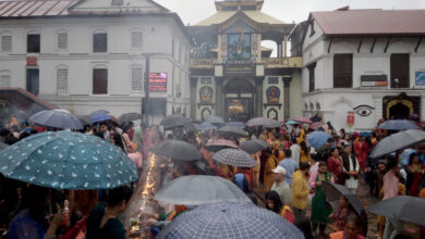 Photo of नेपाल में सावन के पहले सोमवार को पशुपतिनाथ मंदिर में आस्था का सैलाब