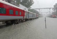 Photo of सेंट्रल में ट्रैक पर जलभराव से सिग्नल प्रभावित 2.5 दर्जन से ज्यादा ट्रेनें वर्षा के चलते रहीं प्रभावित