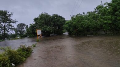 Photo of सड़के हुई जलमग्न ग्राम प्रधान ने नदी किनारे ना जाने की ग्रामीणों से की अपील