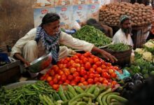 Photo of बारिश के बीच महंगी हुई सब्जियां, टमाटर सौ रुपये के पार, आलू- प्याज के दाम भी आसमान पर