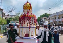 Photo of मुहर्रम पर निकाला गया जुलूस: भारी संख्या में शामिल हुए लोग, कर्बला में दफन किया गया ताजिया