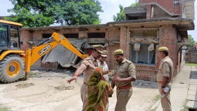 Photo of रोहित हत्याकांड के मुख्य आरोपी रोहित यादव उर्फ राइडर के मकान पर चला बुल्डोजर