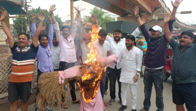 Photo of कांग्रेस नेता राहुल गांधी के खिलाफ भाजयुमो ने खोला मोर्चा,फूंका पुतला