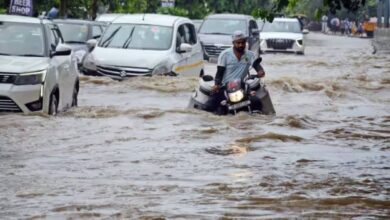 Photo of लगातार बारिश से गाँव हुआ पानी-पानी, ग्रामीण परेशान