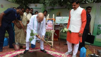 Photo of केन्द्रीय गृह मंत्री अमित शाह पहुंचे इंदौर, इंदौर में आज बनेगा एक दिन में 11 लाख पौधे रोपने का रिकॉर्ड