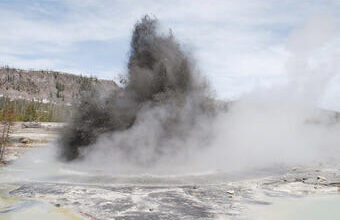 Photo of हाइड्रोथर्मल विस्फोट से हिला येलोस्टोन नेशनल पार्क