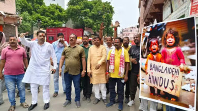 Photo of बांग्लादेश में हिन्दुओं पर अत्याचार के विरोध में बनारस बंद, सड़क पर उतरे व्यापारी संगठन