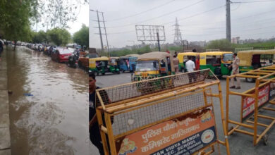 Photo of गाजियाबाद में बारिश के बाद सड़कें जलमग्न, लगा भीषण जाम