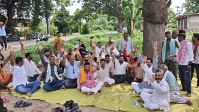 Photo of मांग पूरी होने के बाद ग्रामीणों ने धरना किया समाप्त