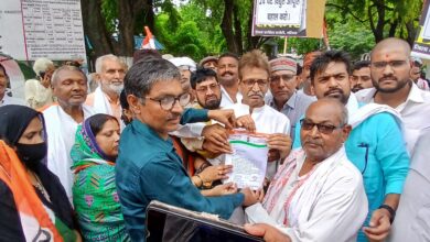 Photo of बिजली कटौती के खिलाफ कांग्रेसियों ने किया प्रदर्शन