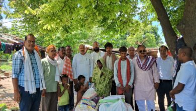 Photo of दो दिव्यांग परिवारों मदद संस्थान ने की सहायता