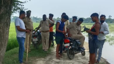 Photo of संदिग्धवस्था में पानी भरे खेत में मिला महिला का शव, जांच में जुटी पुलिस