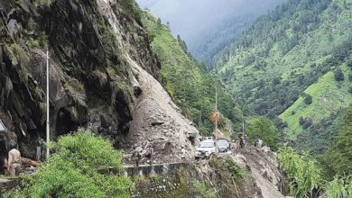 Photo of गंगोत्री हाईवे पर भूस्खलन से जाम, तीर्थयात्रियों को भारी परेशानी