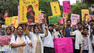 Photo of कोलकाता रेप और मर्डर केस की न्याय की मांग कर रहे जूनियर डॉक्टरों ने अब राष्ट्रपति द्रौपदी से हस्तक्षेप करने की फरियाद की