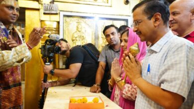 Photo of अरविंद केजरीवाल ने प्राचीन हनुमान मंदिर में की पूजा अर्चना